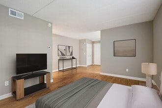 French Court in Rochester, NY - Foto de edificio - Building Photo