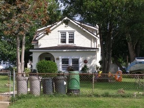 118-122 Erickson Ave in Essington, PA - Building Photo - Building Photo