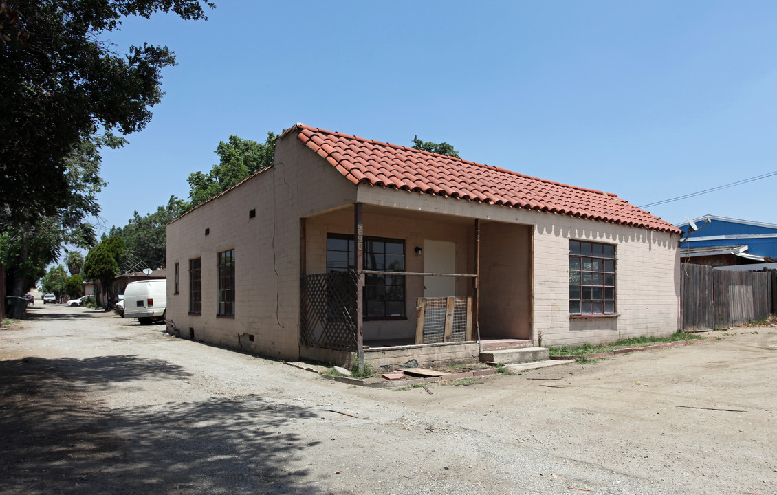 5590 W Mission Blvd in Ontario, CA - Foto de edificio