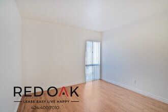 17830 Sherman Way in Los Angeles, CA - Building Photo - Building Photo