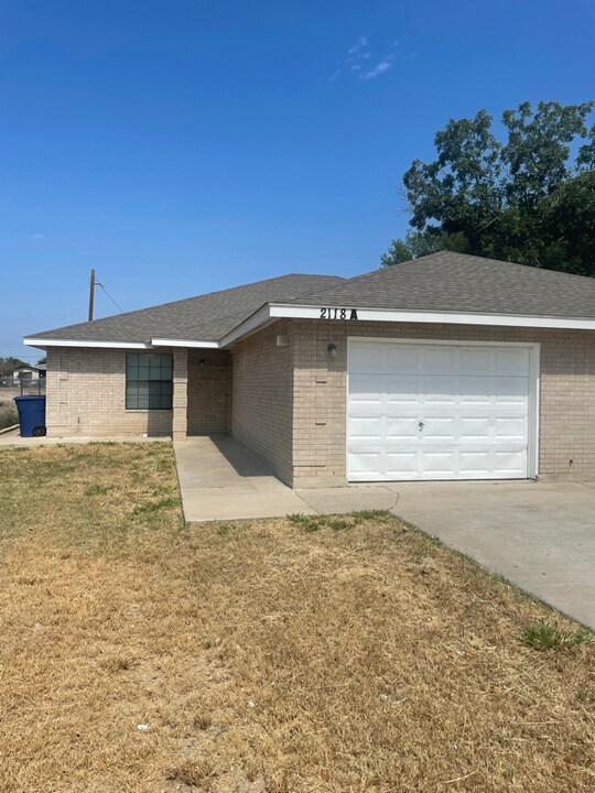 2118 Santa Barbara St, Unit A in Laredo, TX - Building Photo