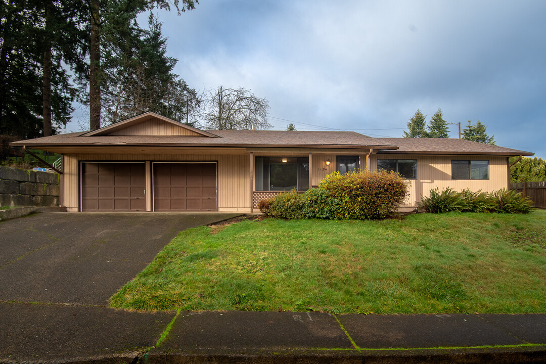 1154 Dawn Dr in Stayton, OR - Building Photo