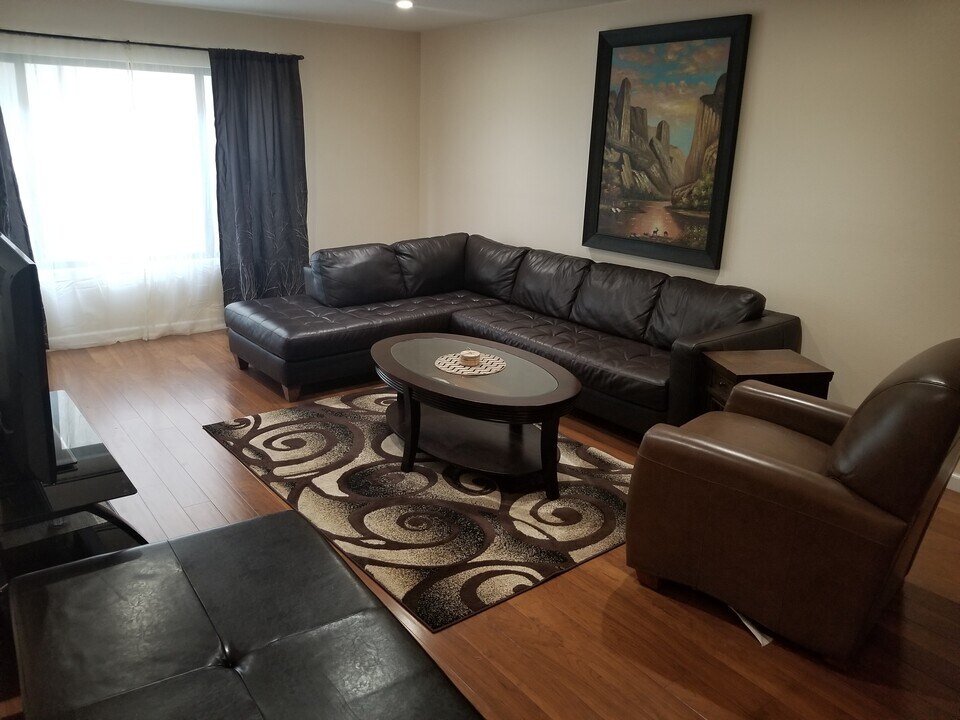 4110 Elm Ave, Unit 202 in Long Beach, CA - Foto de edificio