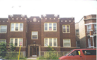 7756-7758 S Carpenter St Apartamentos