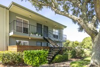 Creekside Villas at Clear Lake Apartments photo'