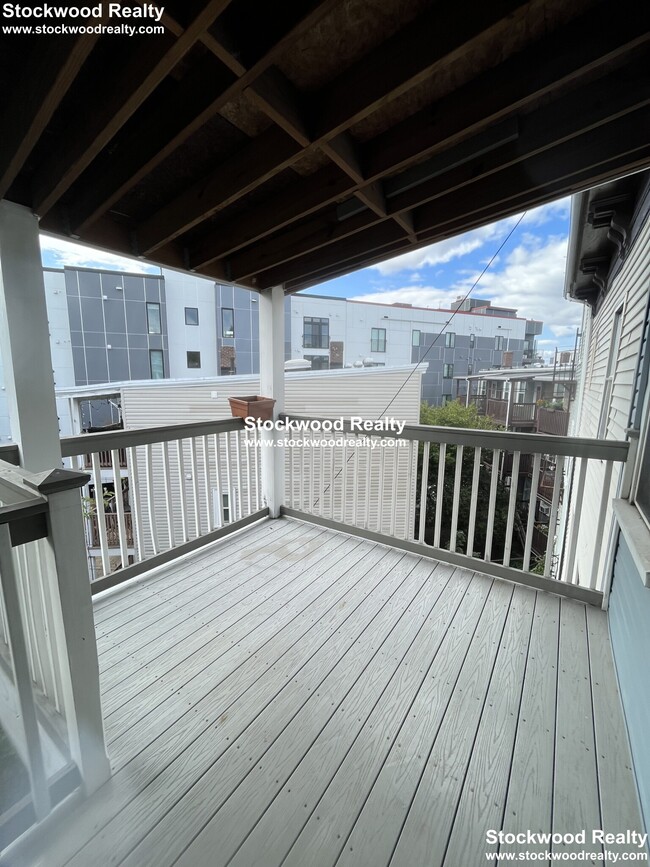 25 Woodward St, Unit 3