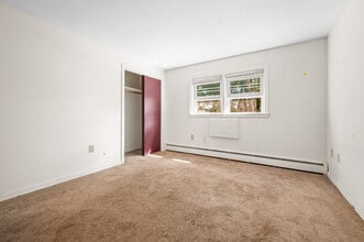 24 Deerfield Ct, Unit D in East Hartford, CT - Building Photo - Building Photo