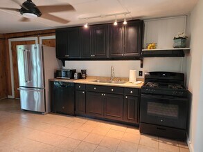 1308 E Washington Ave, Unit 2 in Navasota, TX - Building Photo - Building Photo