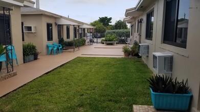 615 NE 7th St, Unit SIX in Hallandale Beach, FL - Building Photo - Building Photo