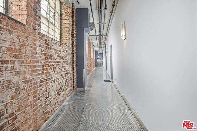 652 Mateo St in Los Angeles, CA - Building Photo - Building Photo
