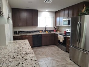 10544 W Cheryl Dr in Sun City, AZ - Foto de edificio - Building Photo