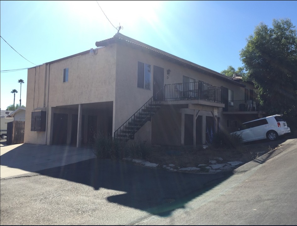 249 N Pasadena Ave in Fallbrook, CA - Foto de edificio