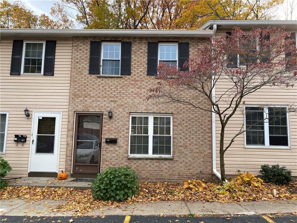 1082f Mt Hope Ave in Rochester, NY - Building Photo