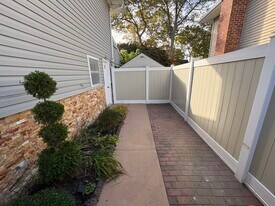 318 Claremont Ave in West Babylon, NY - Building Photo