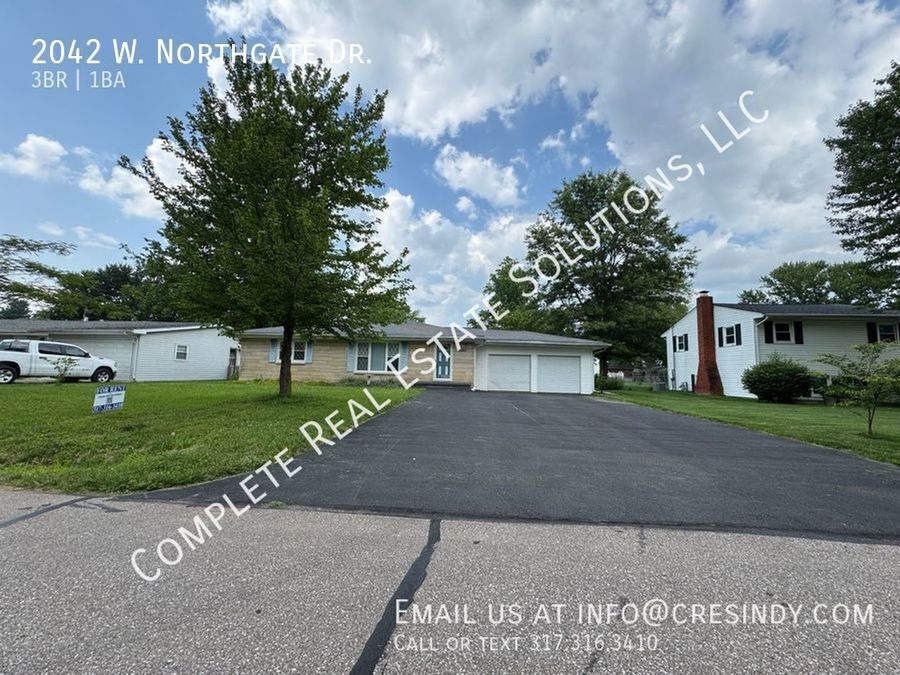 2042 W Northgate Dr in Columbus, IN - Building Photo