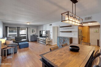 3825 E Camelback Rd in Phoenix, AZ - Building Photo - Building Photo