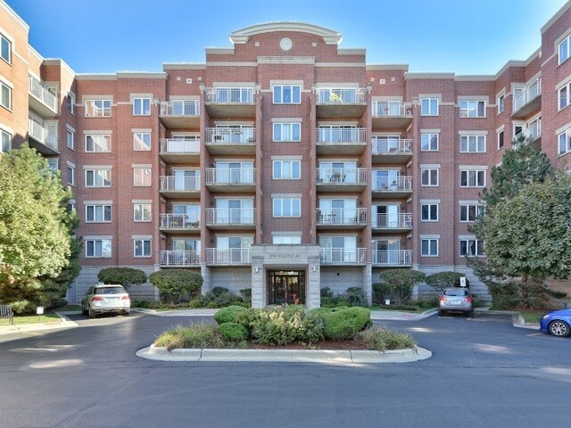6560 W Diversey Ave, Unit 5 in Chicago, IL - Foto de edificio