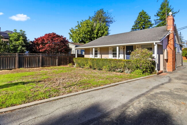 740 Laurel Ave in Burlingame, CA - Building Photo - Building Photo