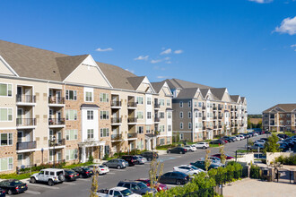 Woodmont Townsquare in Sewell, NJ - Foto de edificio - Building Photo