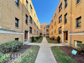2653 N Spaulding Ave, Unit 2649-2E in Chicago, IL - Building Photo