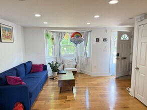 715 Hammond St in Brookline, MA - Building Photo - Building Photo