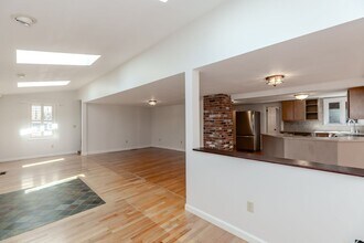 1861 E Main Rd in Portsmouth, RI - Building Photo - Building Photo