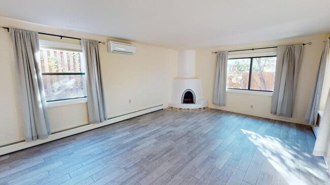 948 Los Lovatos Rd in Santa Fe, NM - Building Photo - Building Photo