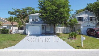 4722 Lakeside Cir in West Palm Beach, FL - Building Photo