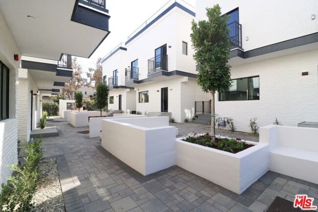 1249 S Plymouth Blvd in Los Angeles, CA - Building Photo - Building Photo