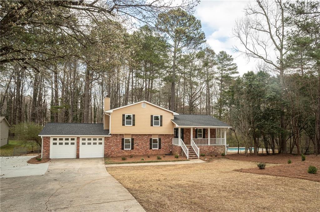 1106 Oak Rd SW in Lilburn, GA - Building Photo