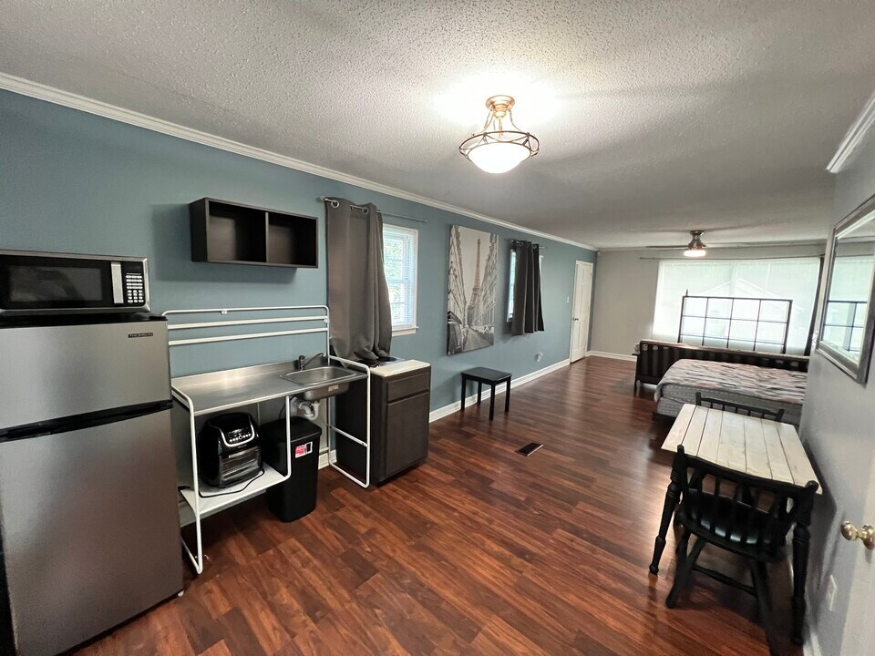 1240 Shady Oak Trl, Unit 1240 Studio in Gastonia, NC - Building Photo