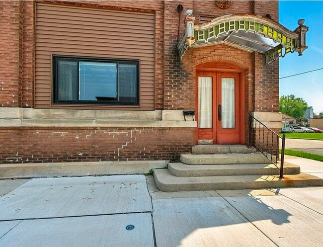 301 E Main St, Unit 301 E Main St