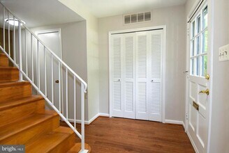 9758 Cardinal Rd in Fairfax, VA - Building Photo - Building Photo