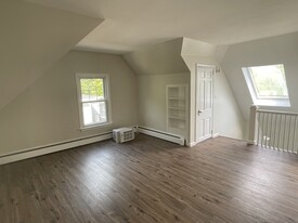 1748 Farmington Ave, Unit 3 Apartamentos