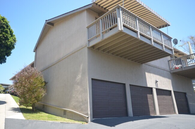 403 Columbus Cir in Corona Del Mar, CA - Building Photo - Building Photo