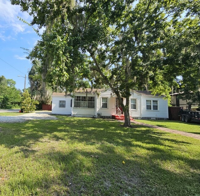 property at 1822 NW 6th Ave