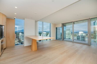 1568 Alberni St in Vancouver, BC - Building Photo - Building Photo