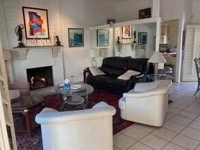 2330 Miramonte Cir E, Unit Pool spa quiet safe sunny in Palm Springs, CA - Foto de edificio - Building Photo