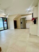 142 Kaloko Ln, Unit 2 in Honolulu, HI - Building Photo - Building Photo