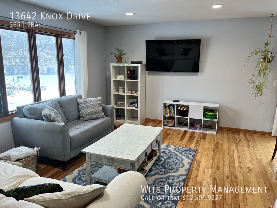 13642 Knox Dr in Burnsville, MN - Building Photo