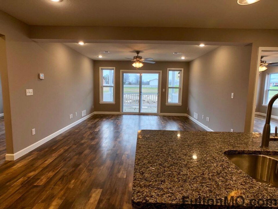 301 E St Eunice Rd-Unit -102 in Fulton, MO - Building Photo