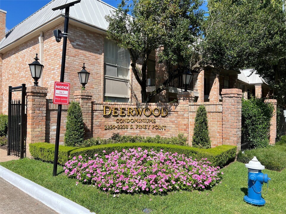 2230 S Piney Point Rd in Houston, TX - Building Photo