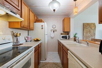 1085 Forest Lakes Dr in Naples, FL - Building Photo - Building Photo