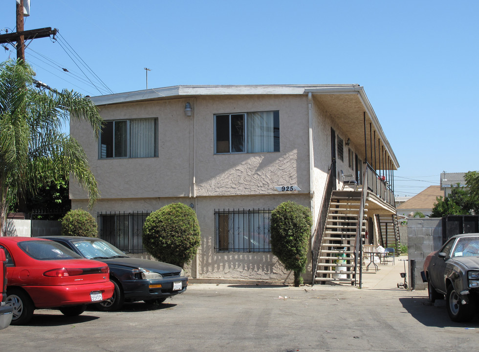 925 E 19th St in Long Beach, CA - Building Photo