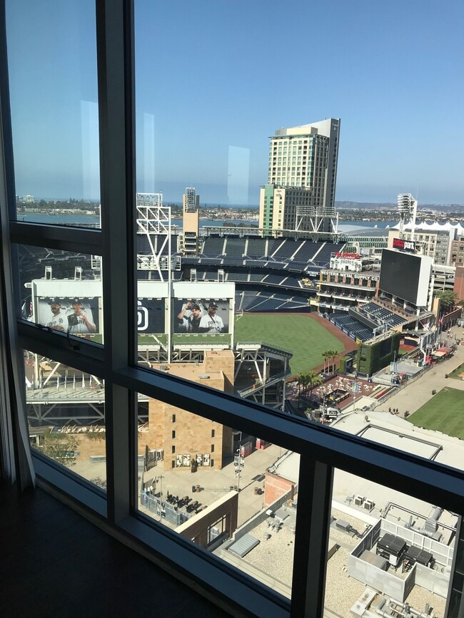 321 10th Ave, Unit 1708 in San Diego, CA - Building Photo - Building Photo