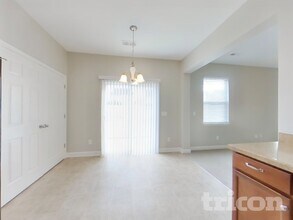 825 Old Forester Ln in Charlotte, NC - Foto de edificio - Building Photo