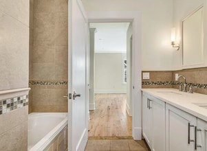 745 Boston Post Road in Darien, CT - Foto de edificio - Building Photo