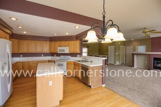 3305 Hollycrest Dr in Colorado Springs, CO - Building Photo - Building Photo