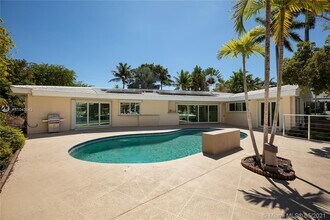 13060 Lerida St in Coral Gables, FL - Foto de edificio - Building Photo