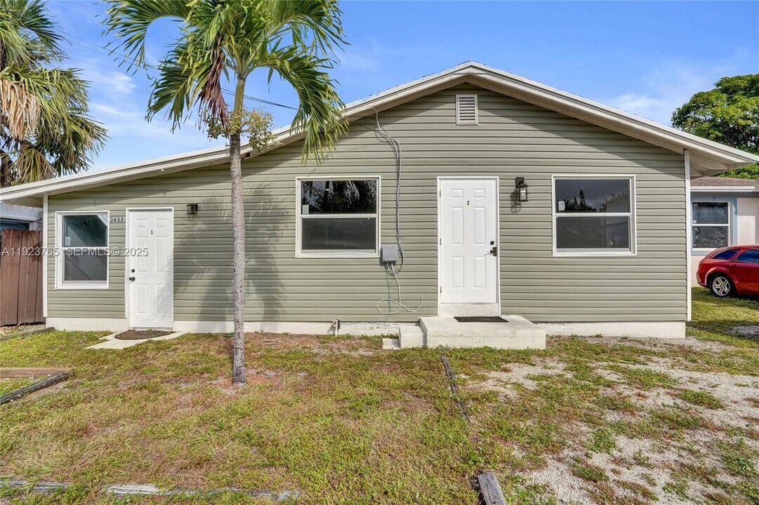 3633 SW 12th Ct in Fort Lauderdale, FL - Foto de edificio